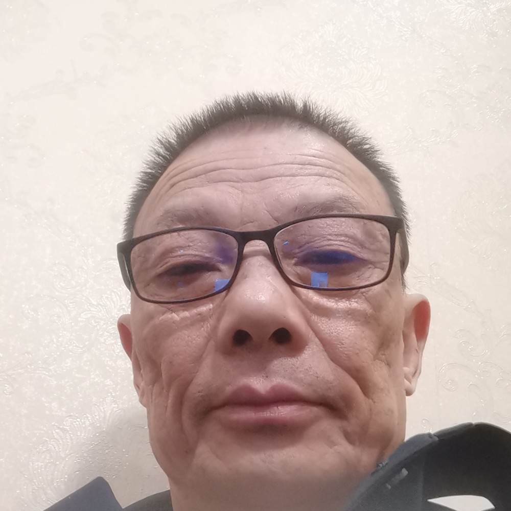 激情吃醋天空的照片