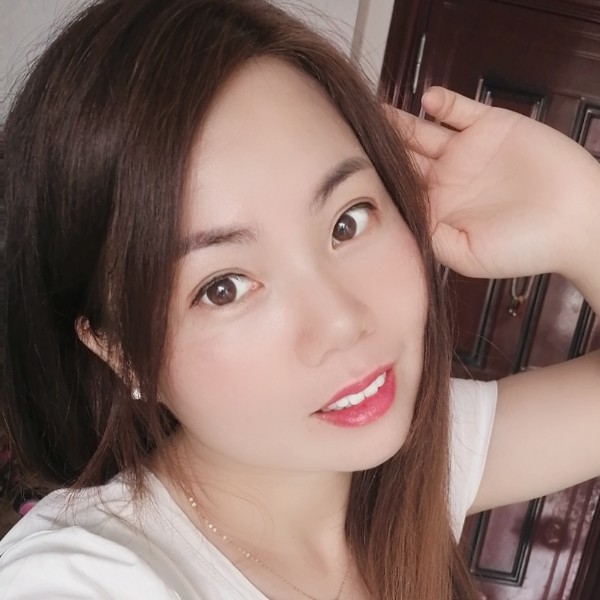 没有依靠的女人的照片