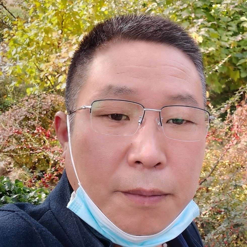 小伙愿务实的照片