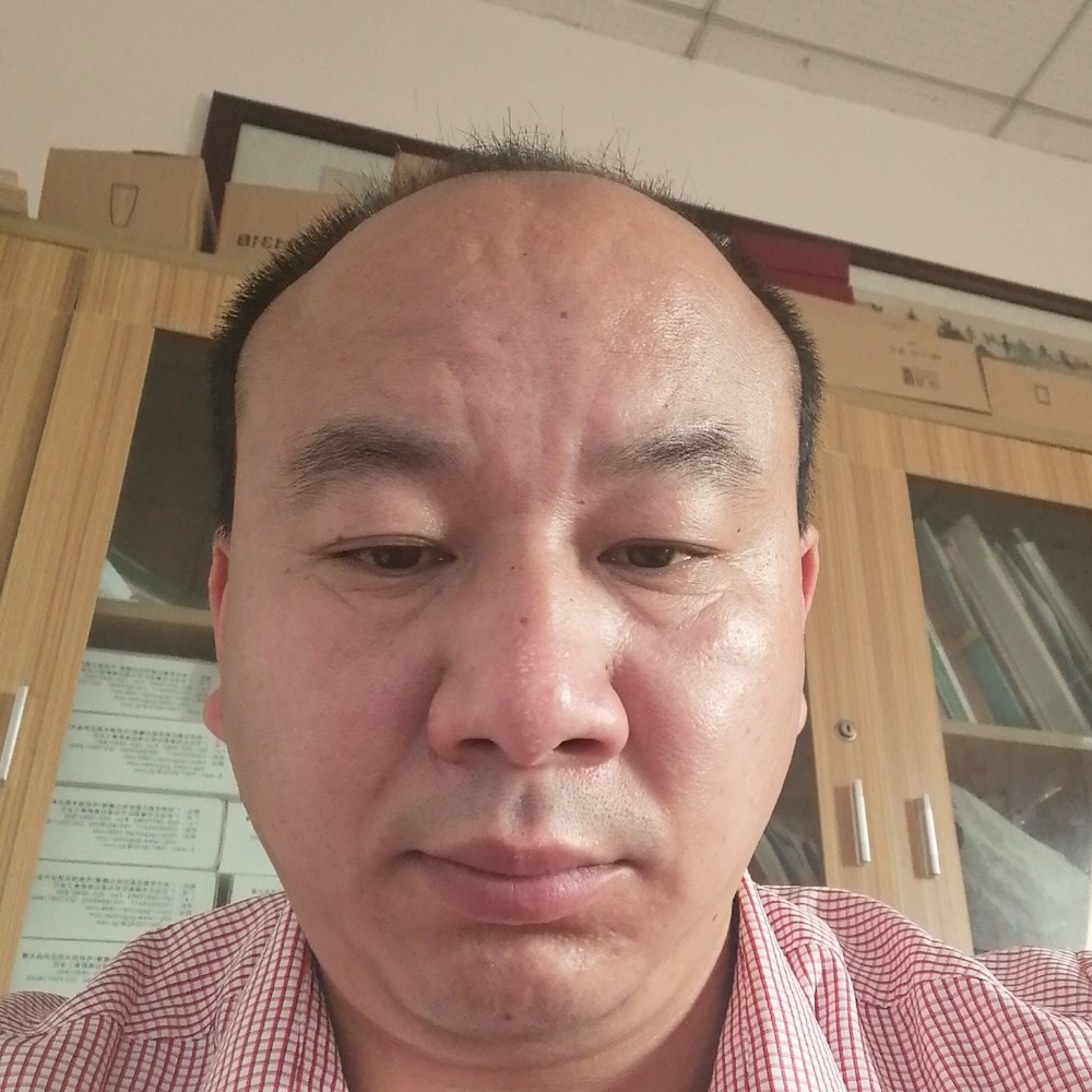 高山向机灵的照片