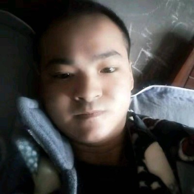 森槿挽手爱听歌的照片