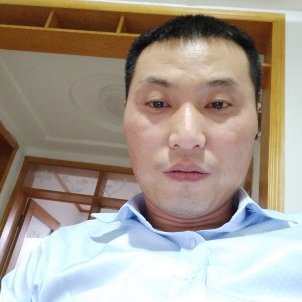 老鼠绵密金帅哥的照片