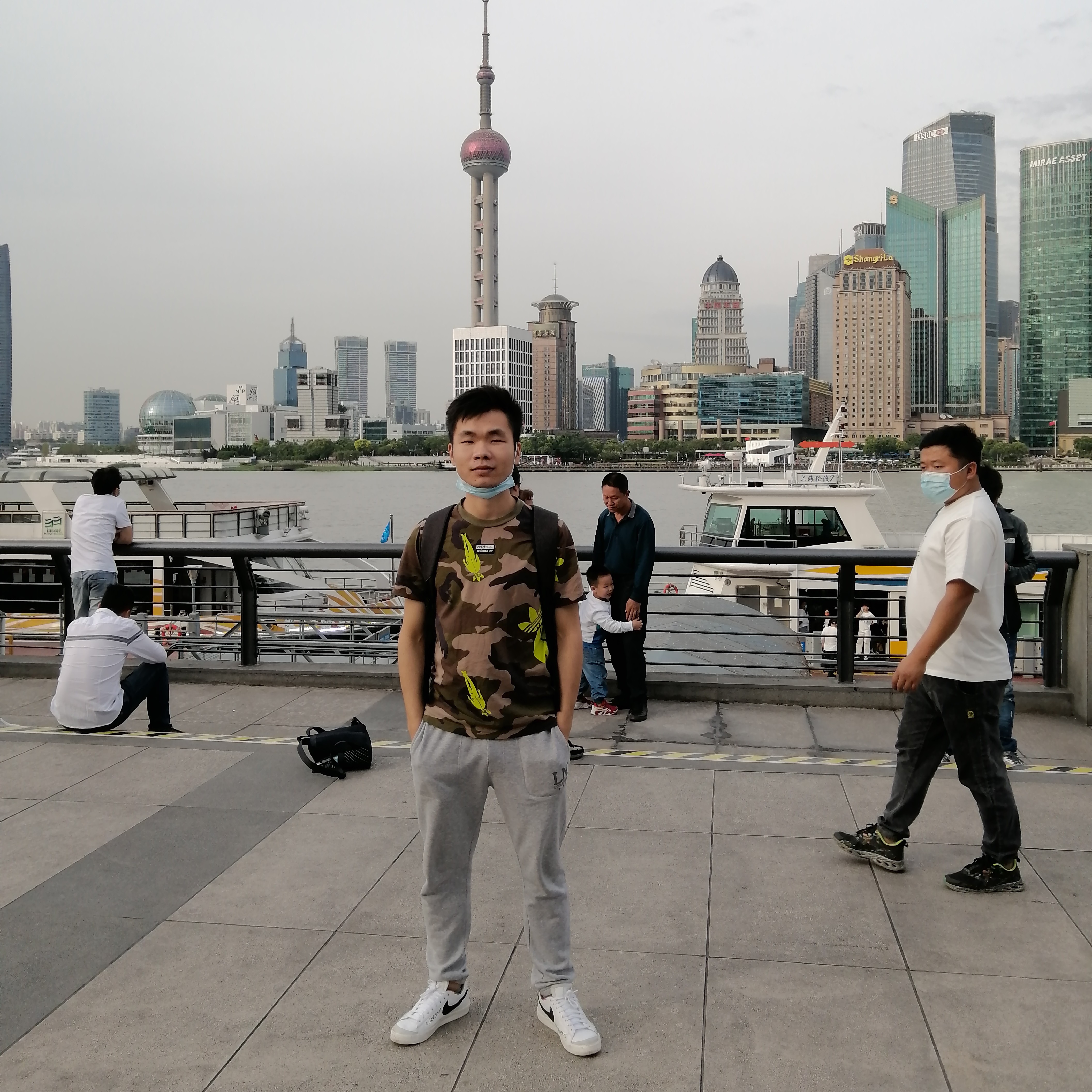 太阳方年轻的照片