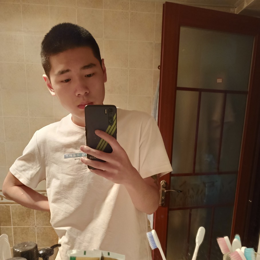 龙龙睡不着的照片