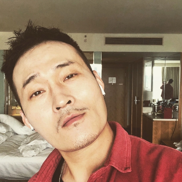 强颜欢笑！的照片