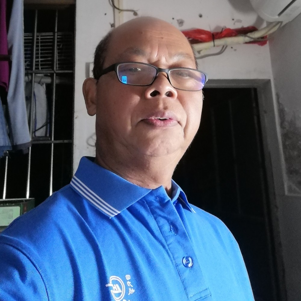 称心浅吻羽毛的照片