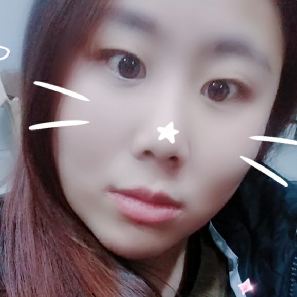 无辜唇膏的照片