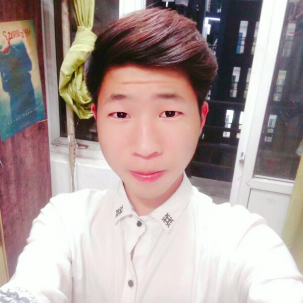 潇洒凝眸霓裳的照片