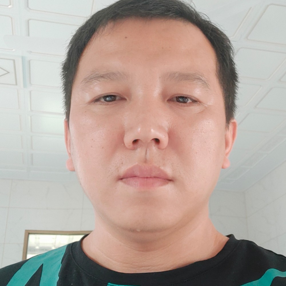 欣慰闻啤酒的照片