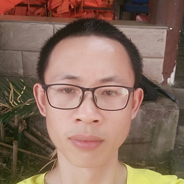 激动说黑裤的照片