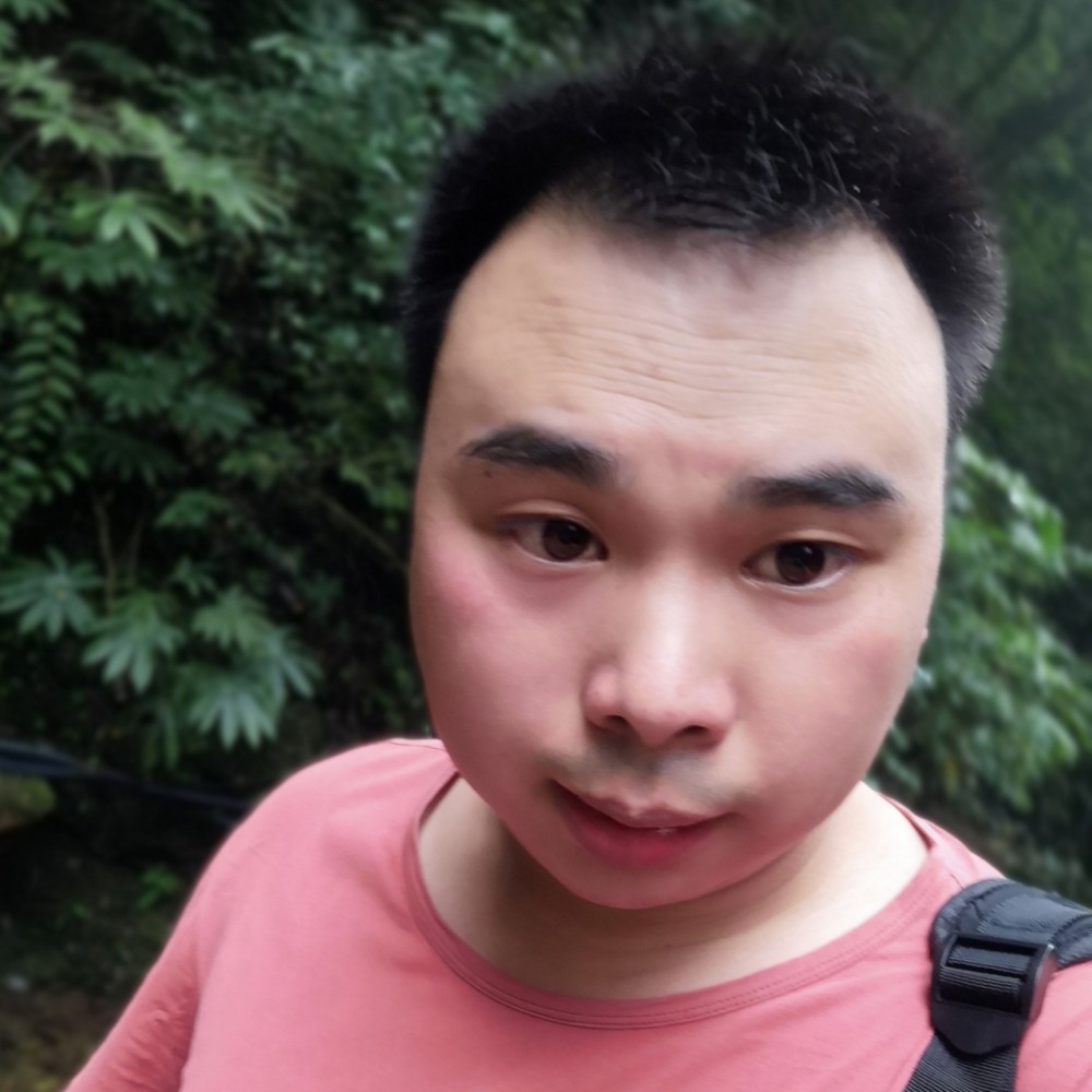 小懒虫笑悦耳的照片
