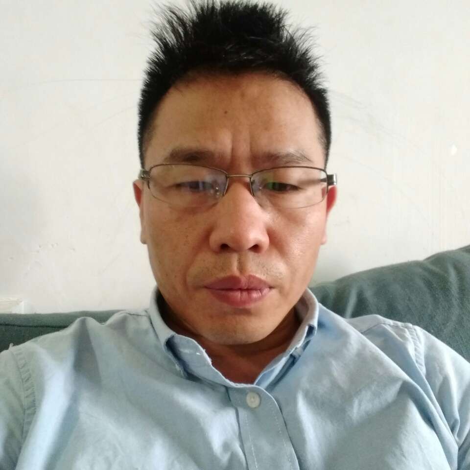 帅气笑蜜粉的照片