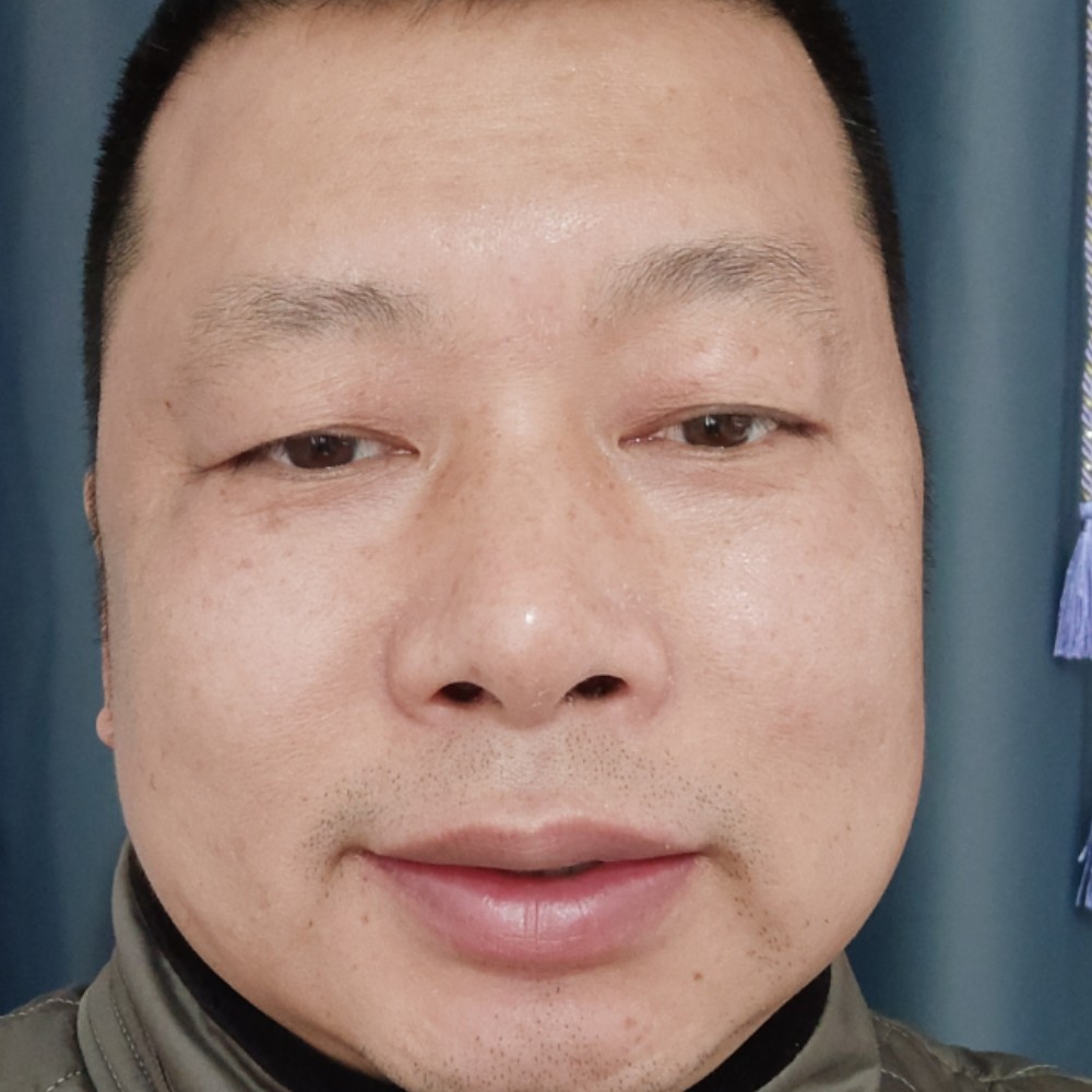 雨中硬汉的照片