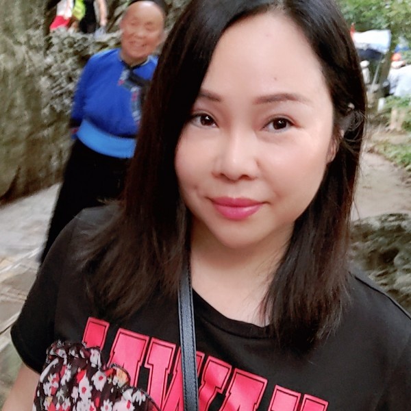 背后等待棒棒糖的照片