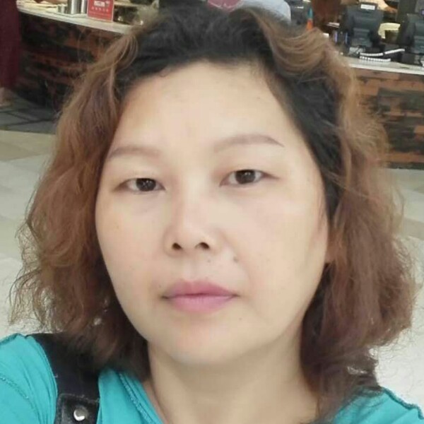 假装坚强的梅的照片