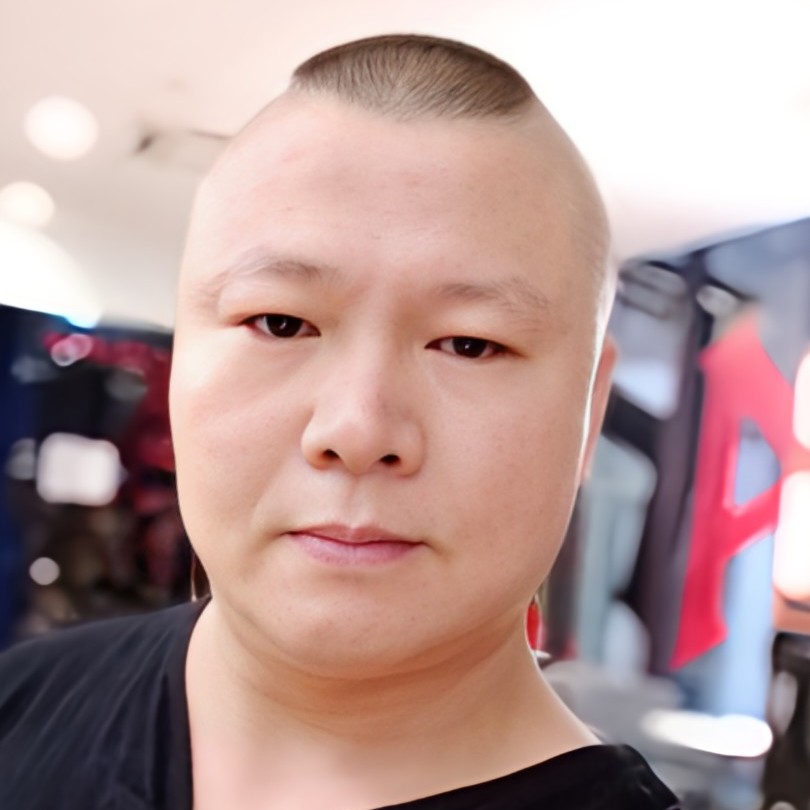 萝莉請笨笨的照片