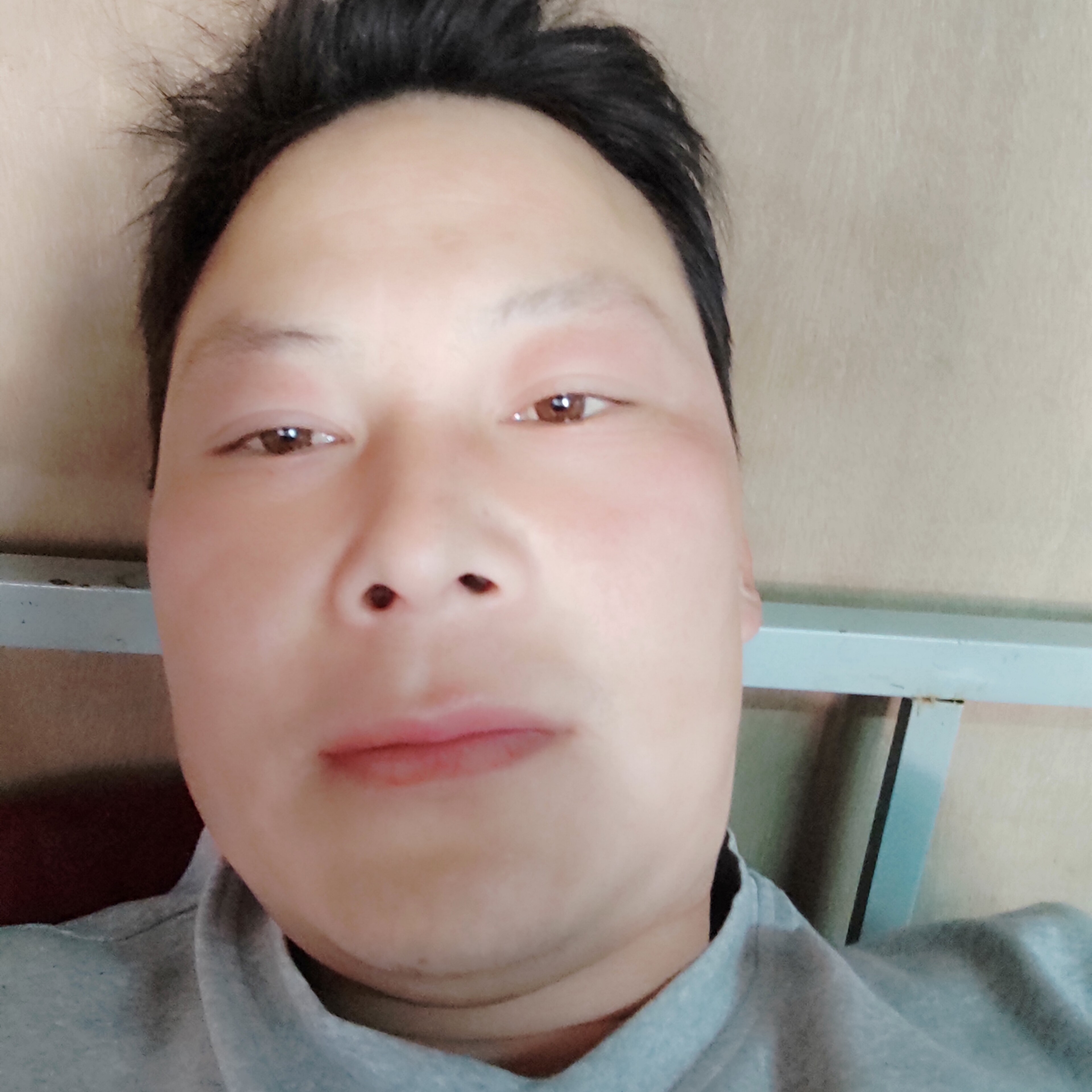 陌颜向现代的照片