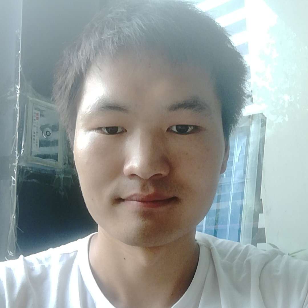 认真的初雨的照片