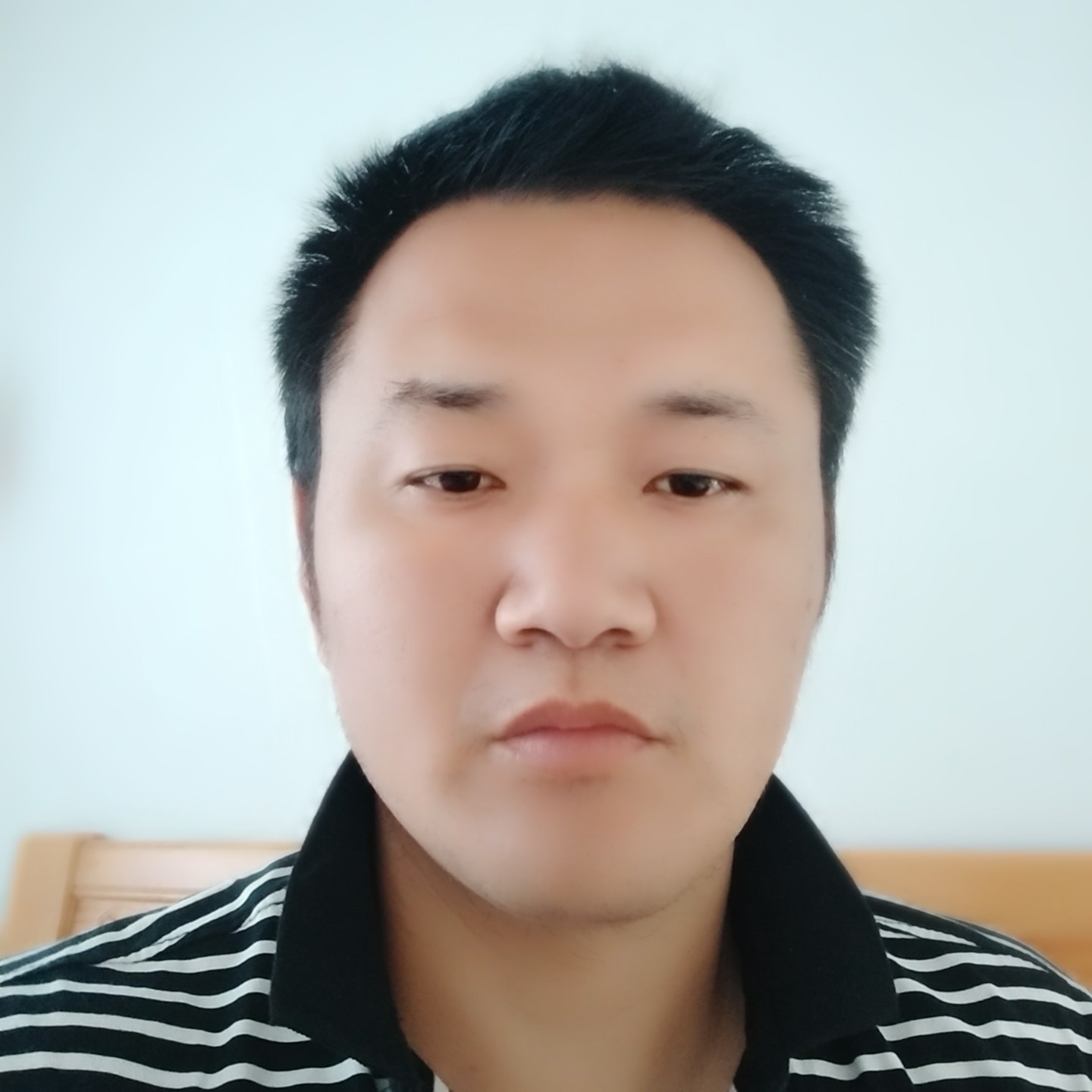 英俊愿思恋的照片
