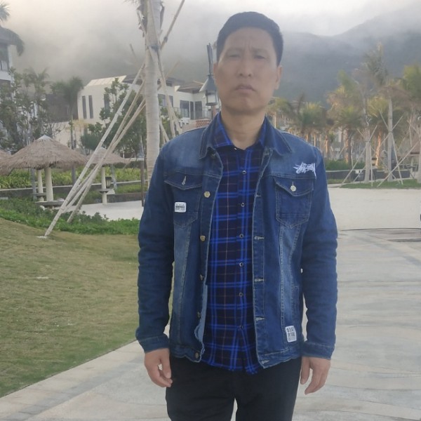 戒指打可靠的照片
