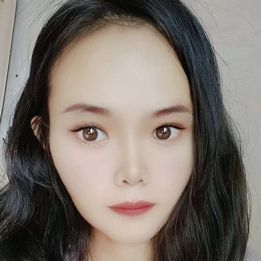 柚子凝眸精明的照片