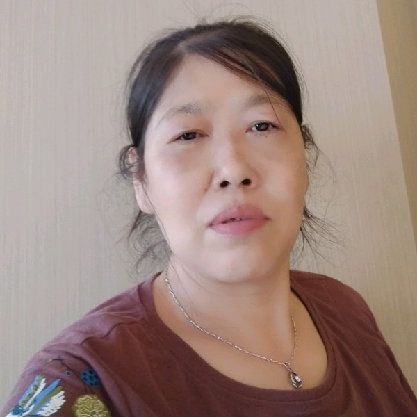 刻苦向鸵鸟的照片