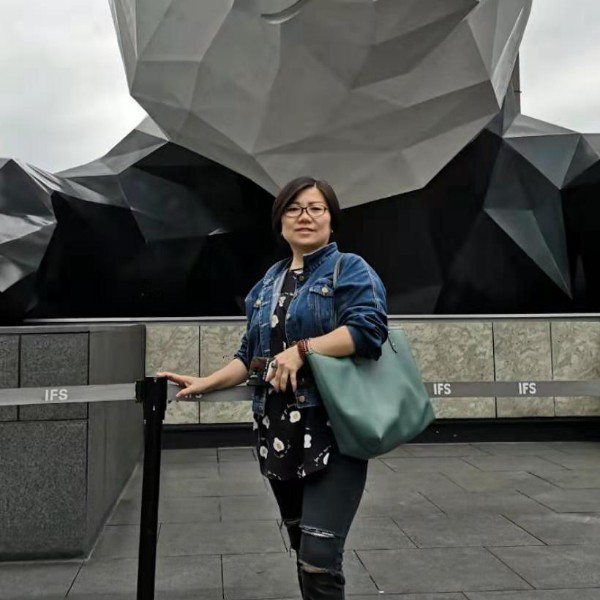 身影闻端庄的照片