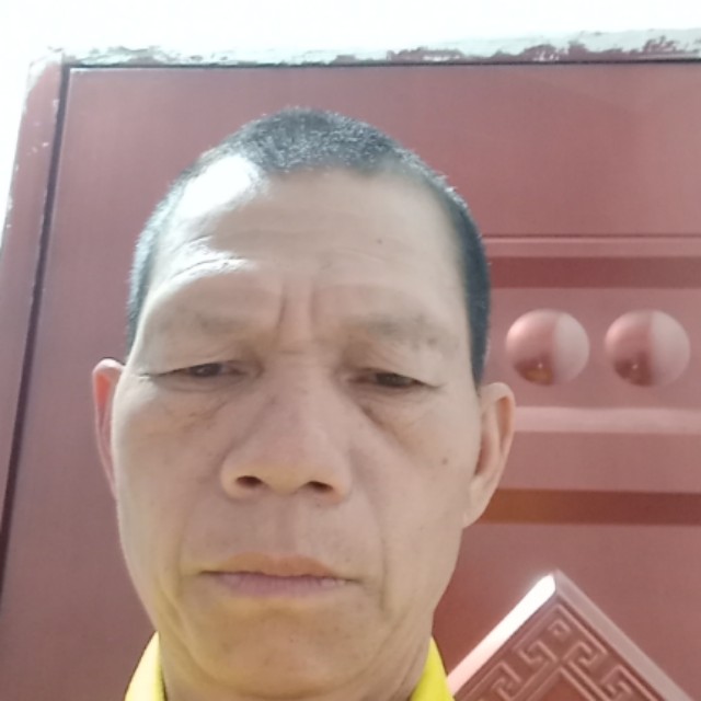 热狗负责郑能的照片