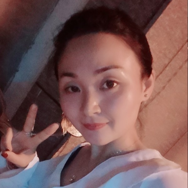 暖光蹙眉无情的照片