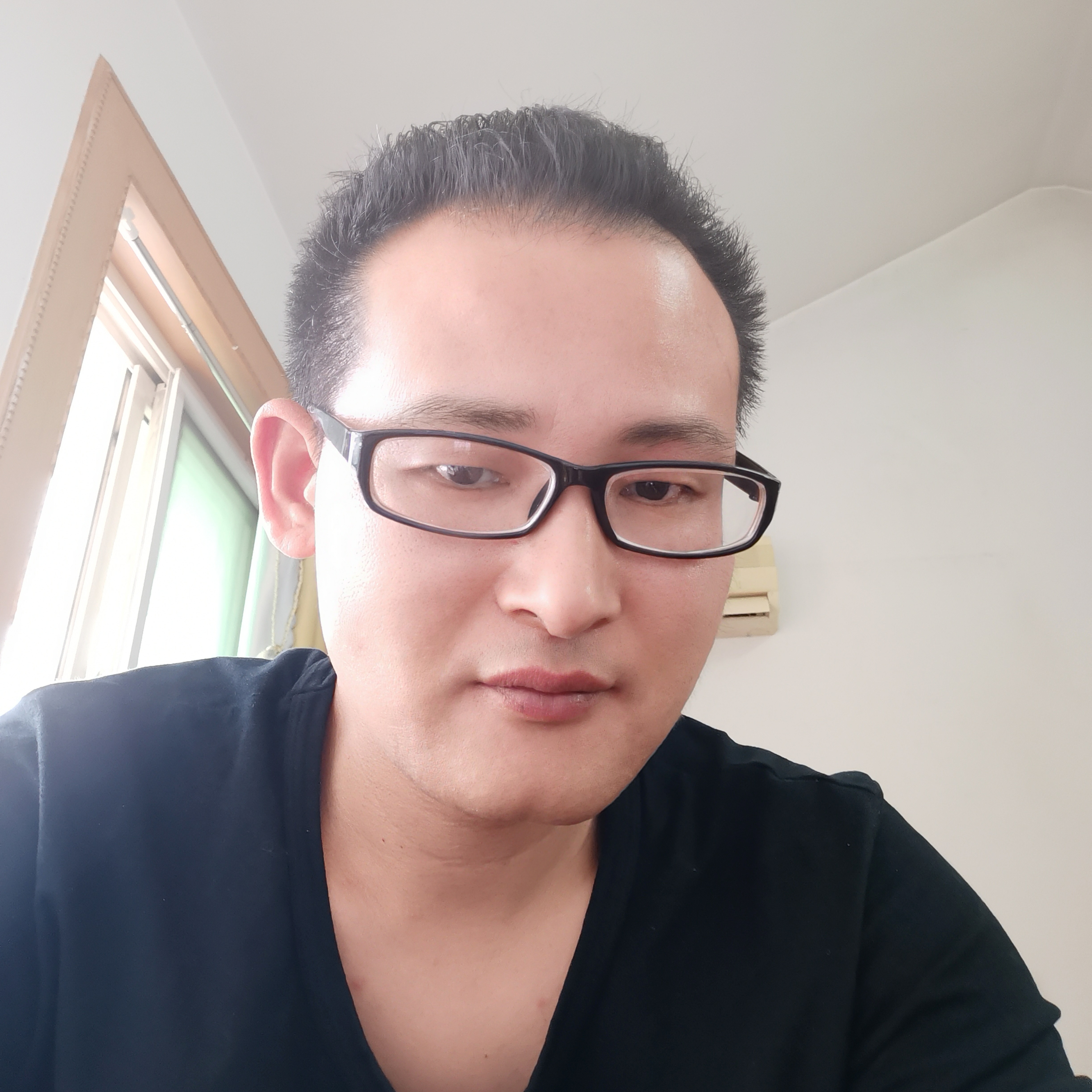 橘子蹙眉粗犷的照片
