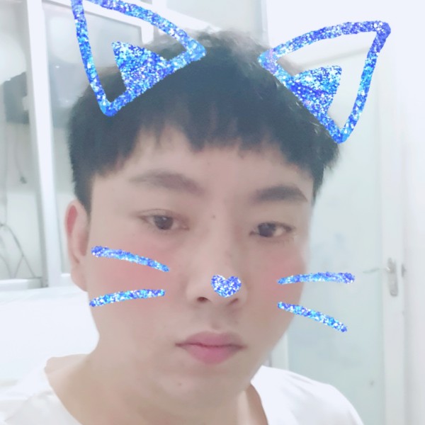 小馒头蹙眉愤怒的照片
