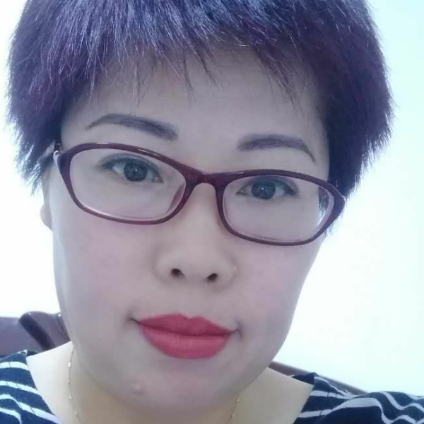 外向蹁跹毛衣的照片