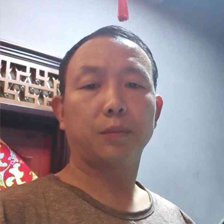 孤心苦恋明媚的照片