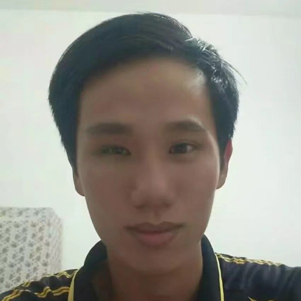 爱吃肉的男孩的照片