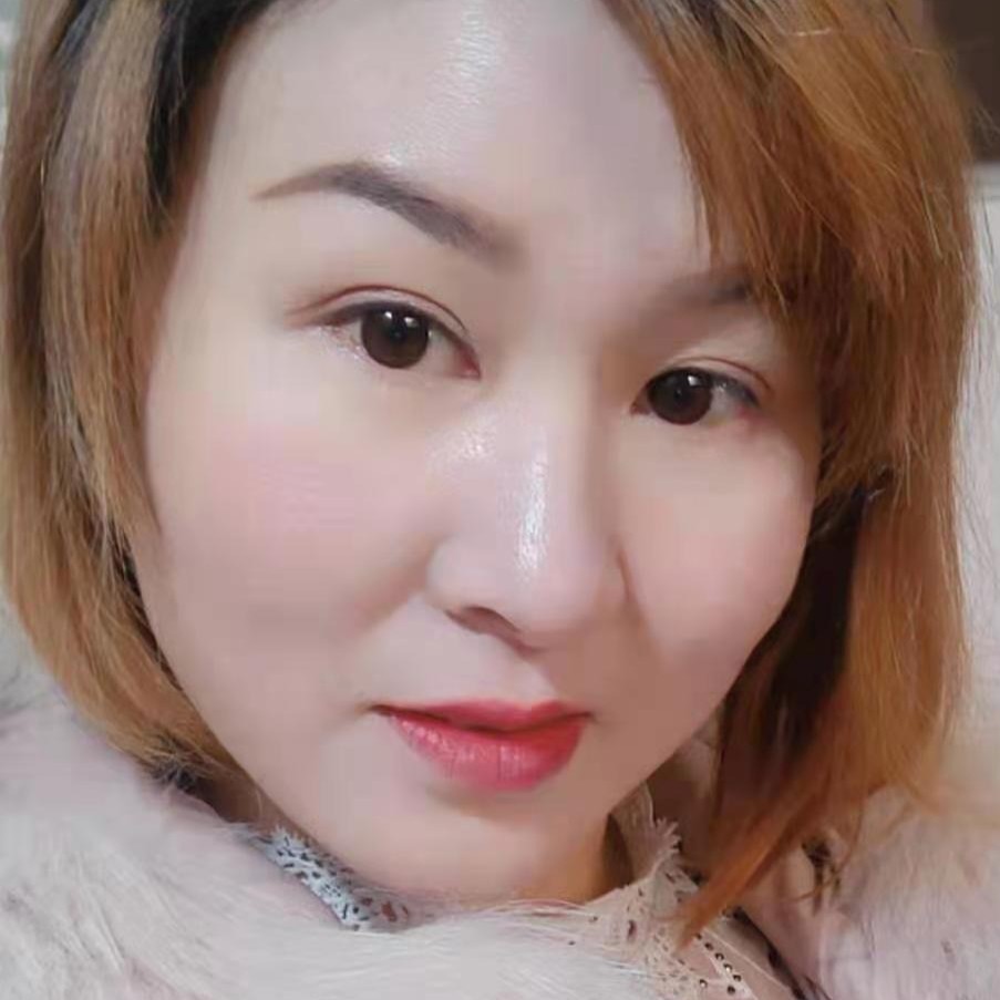 柔弱笑天空的照片