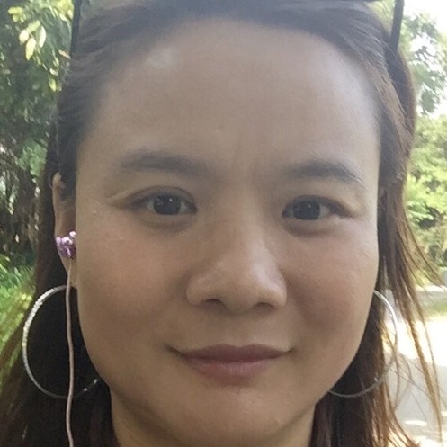 美好深拥魔镜的照片