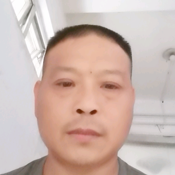 金鱼眯眯眼的照片