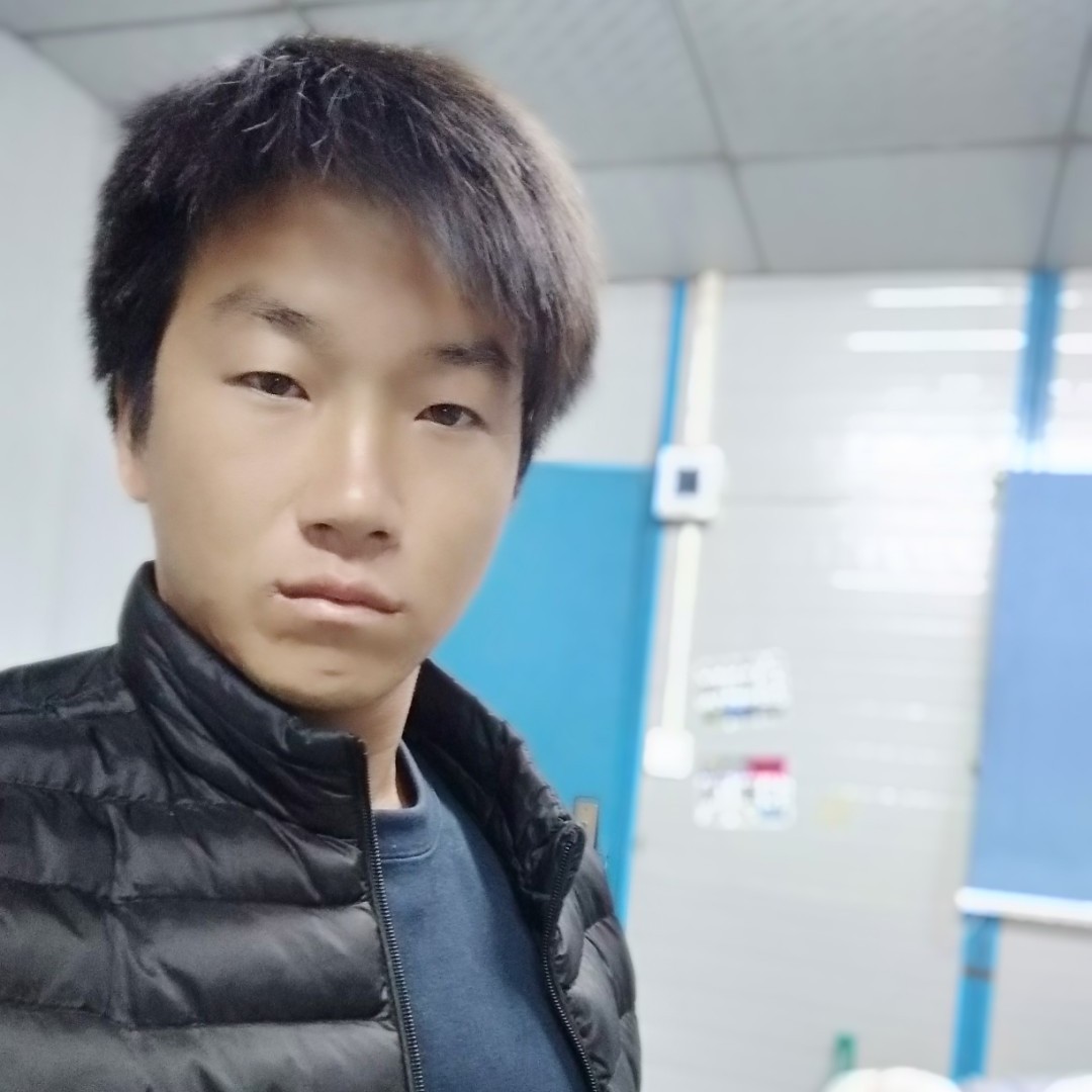 青花浅吻体贴的照片