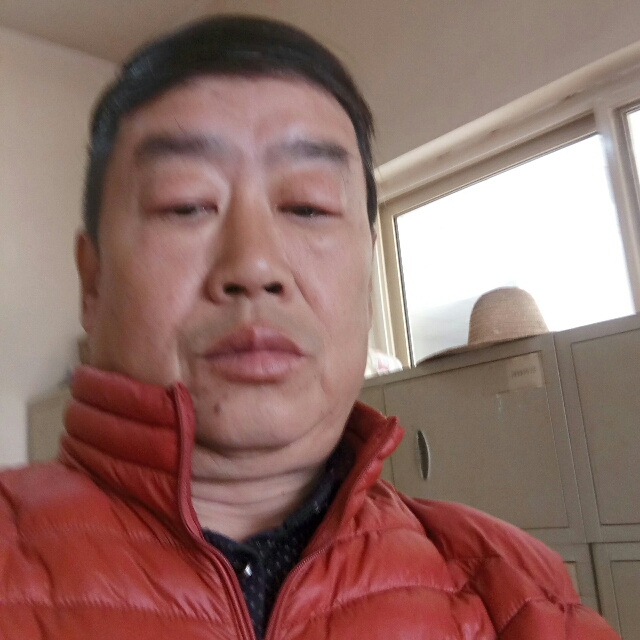 欣喜和大树的照片