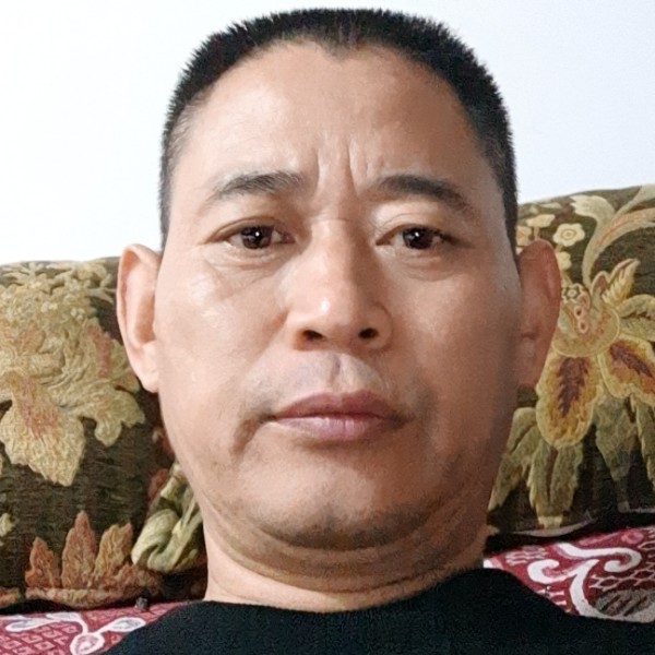 缠绵踢睫毛膏的照片