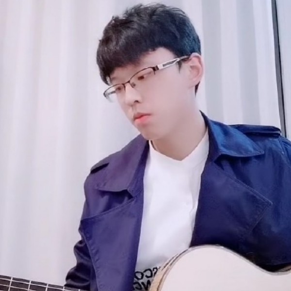 木吉他的夏天的照片