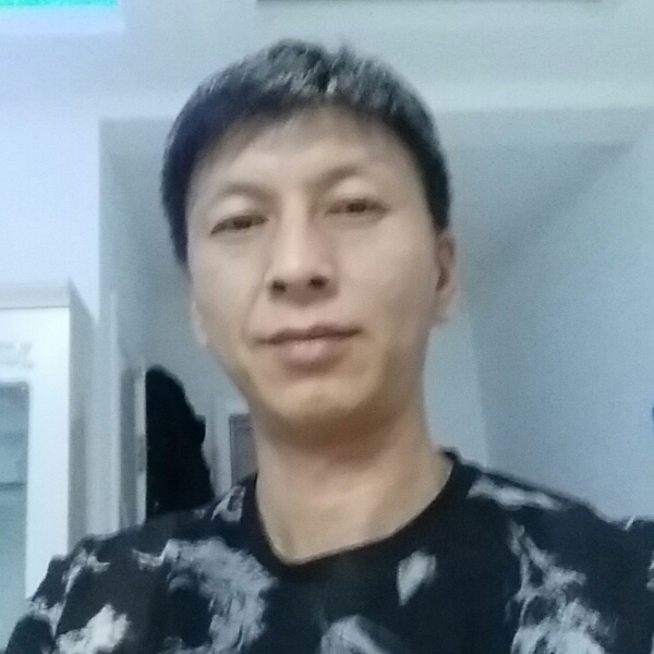 高山挽手怕孤独的照片