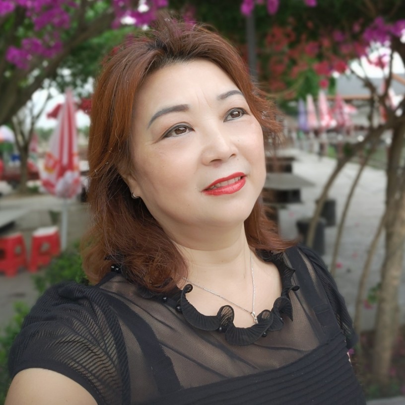 聪明邂逅鲜花的照片