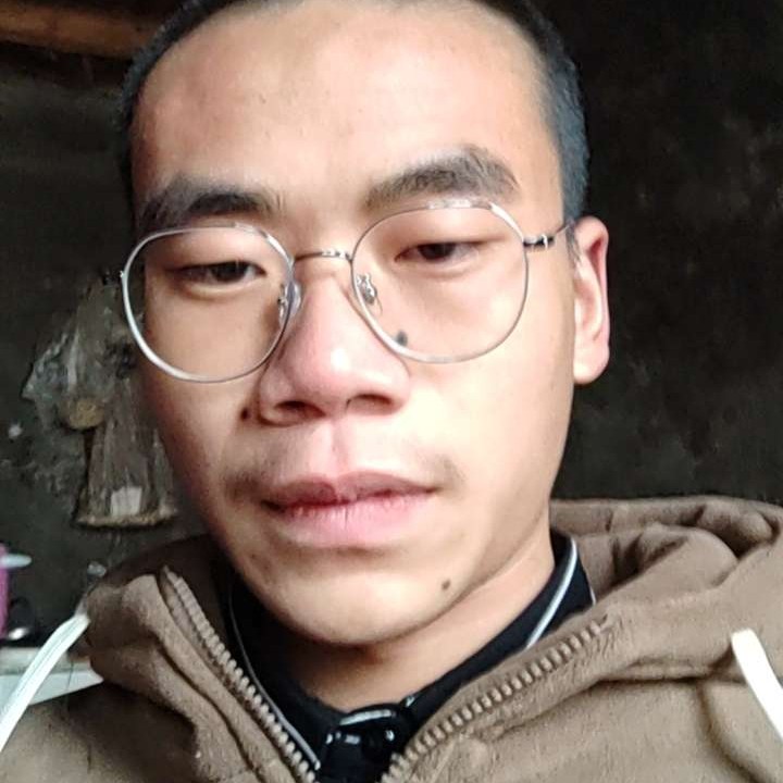 努力搞钱的小哥的照片