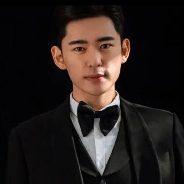 初妆羞涩的照片