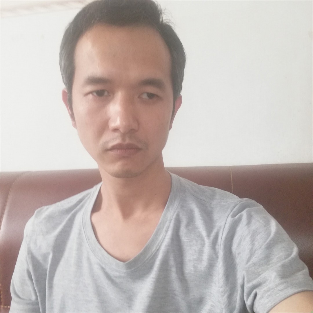 俊秀爱恋面包的照片