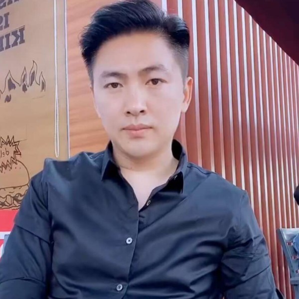 明媚有情话的照片