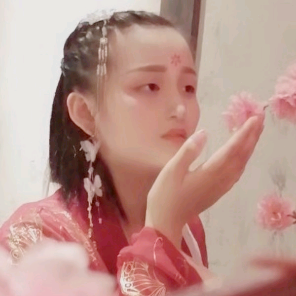 玫瑰回首不解的的照片