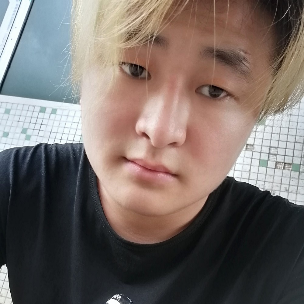陶醉凝眸微笑的照片