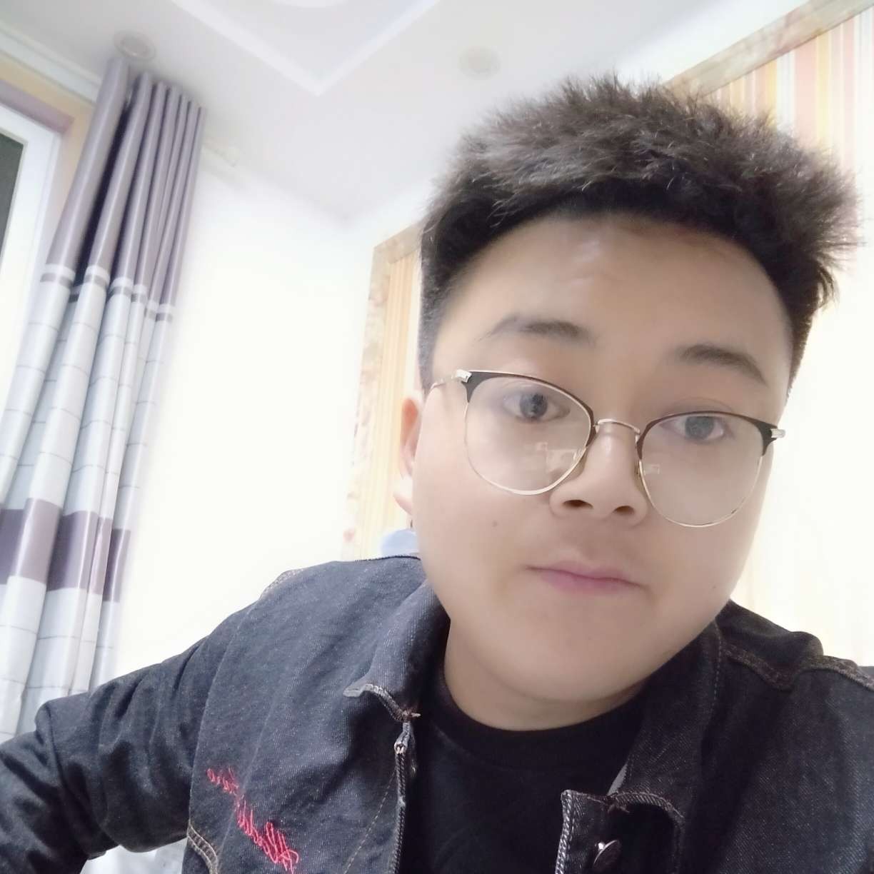 弘红鸿的照片